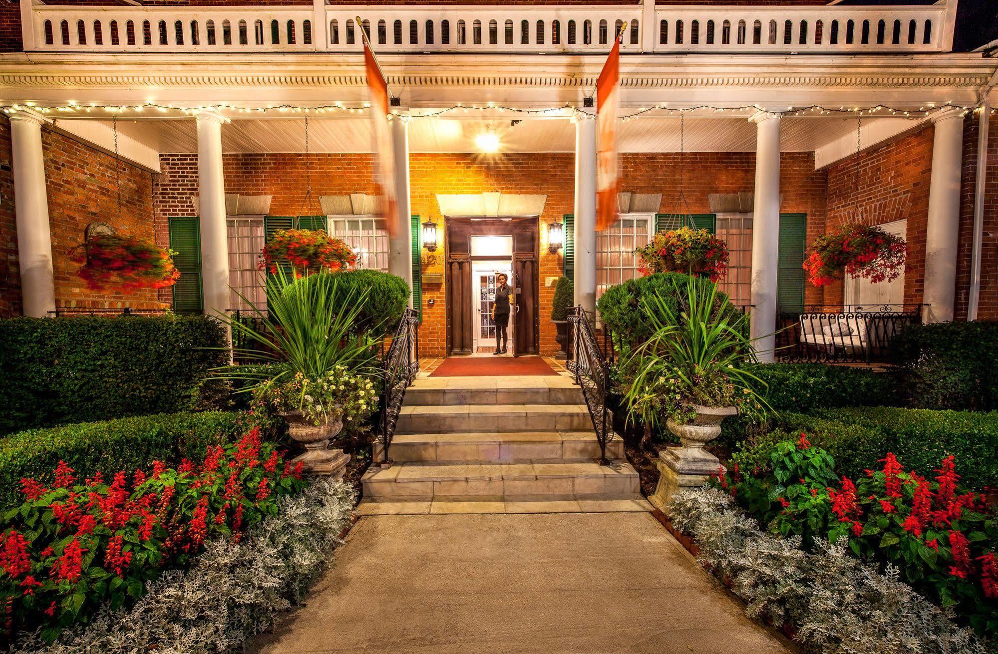 The Woodlawn Inn Cobourg Exterior foto